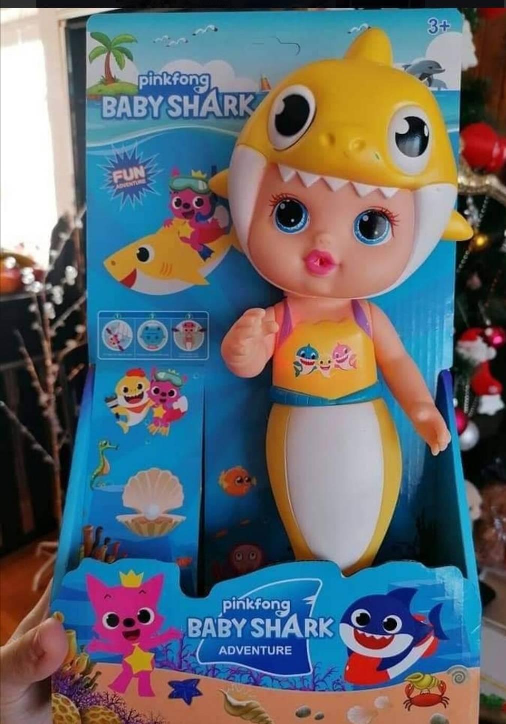 Baby shark gumena muzička lutka žuta – Baby shark gumena muzička lutka žuta