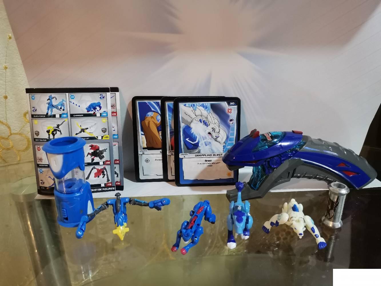 Monsuno Set Sa Figuricama I Pistoljem – Monsuno Set Sa Figuricama I Pistoljem